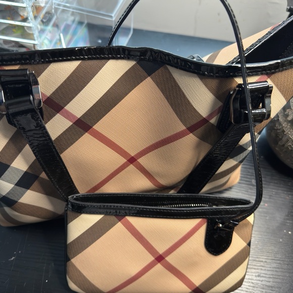 ADDITIONAL PRICE CUT Closet Clear Out Burberry Black and Tan Tote Bag, pouch - Picture 13 of 16